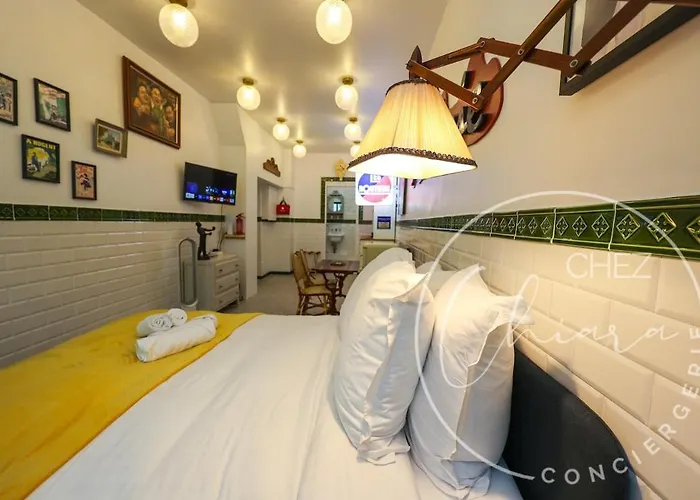 Retro Bistro Escape Authentic & Cozy *
