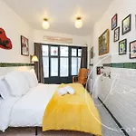 Retro Bistro Escape Authentic & Cozy