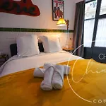 Retro Bistro Escape Authentic & Cozy *