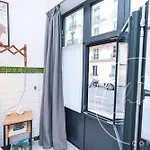 Retro Bistro Escape Authentic & Cozy アパート *