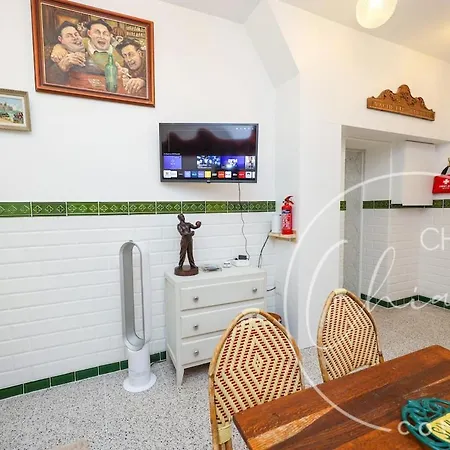 Retro Bistro Escape Authentic & Cozy Lägenhet *