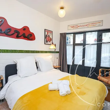 Retro Bistro Escape Authentic & Cozy * Paris