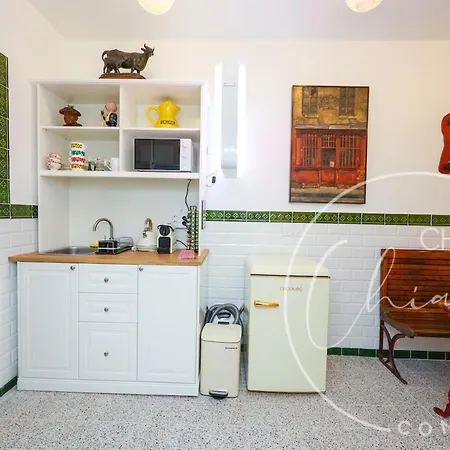 Retro Bistro Escape Authentic & Cozy Lägenhet *