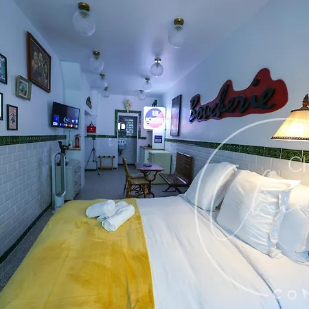 Retro Bistro Escape Authentic & Cozy アパート *