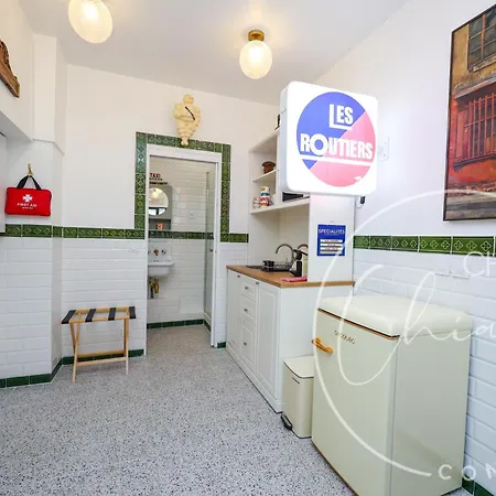 Retro Bistro Escape Authentic & Cozy