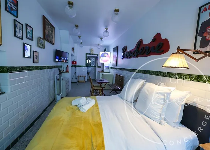 Retro Bistro Escape Authentic & Cozy
