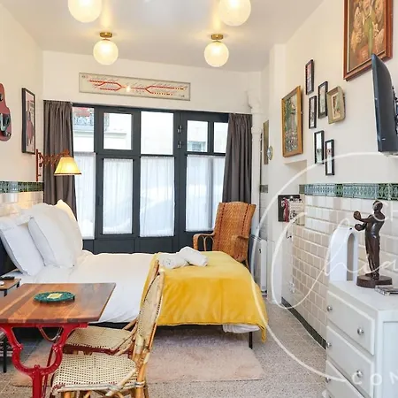 Retro Bistro Escape Authentic & Cozy Daire *