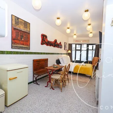 Retro Bistro Escape Authentic & Cozy Apartment *
